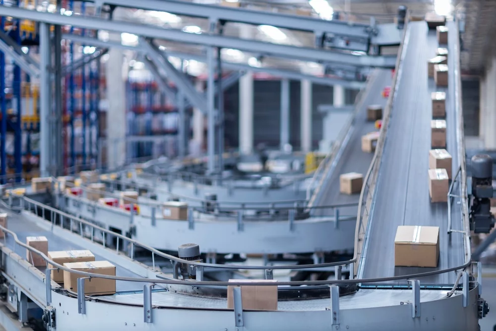 A conveyer belt system moving packages.